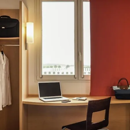 Ibis Centre Les Halles Hotel 3*