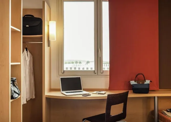 Ibis Centre Les Halles Hotel 3*