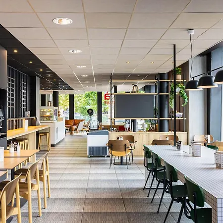 Ibis Centre Les Halles Otel 3*