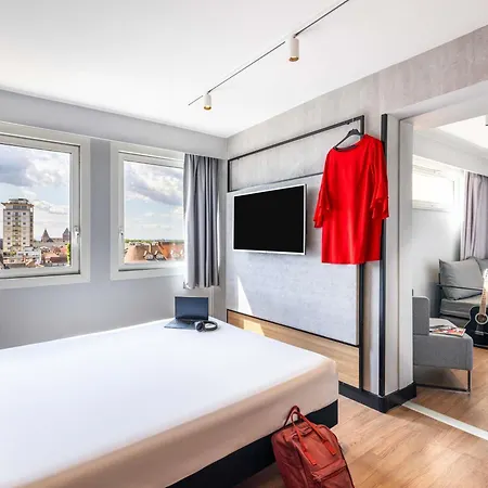 Ibis Centre Les Halles Otel 3*